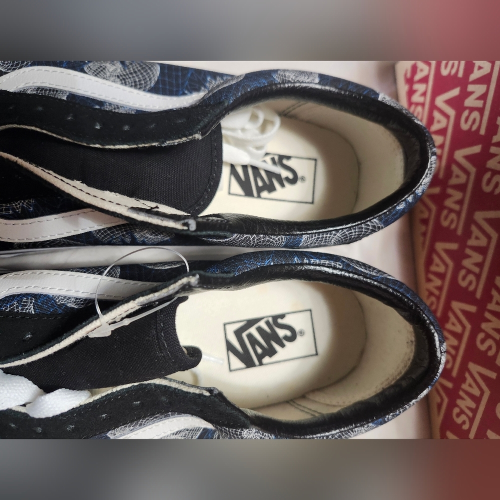Vans Old Skool Wireframe Skulls Black White Colorway - Size Mens 8.5 Womens 10 - Picture 6 of 15